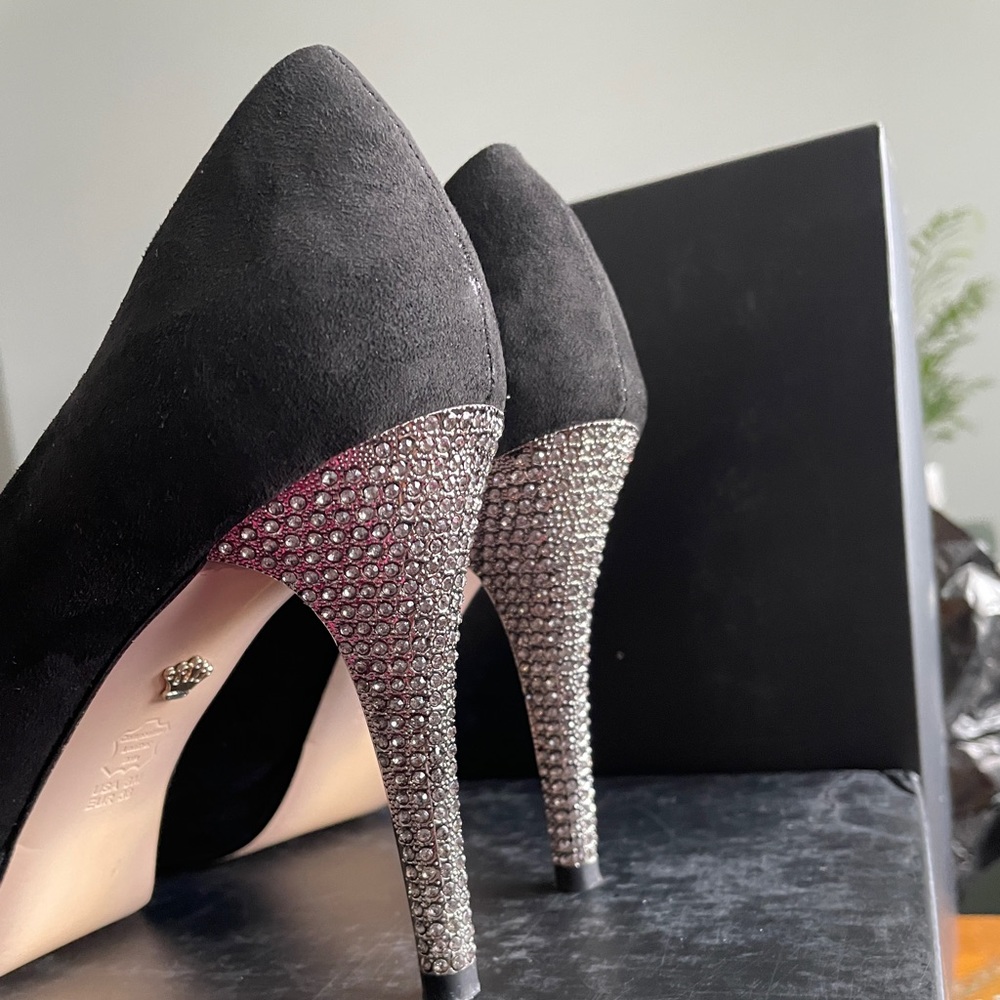 Niña Black Suede Heel